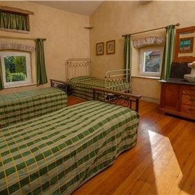 5 Bedroom Istrian Villa Estate with Large Pool and Gardens near Barban, Sleeps 12